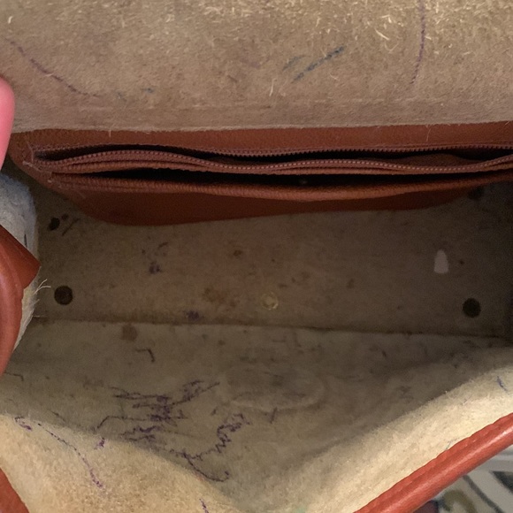 USED Dooney and Bourke leather purse - Picture 3 of 8